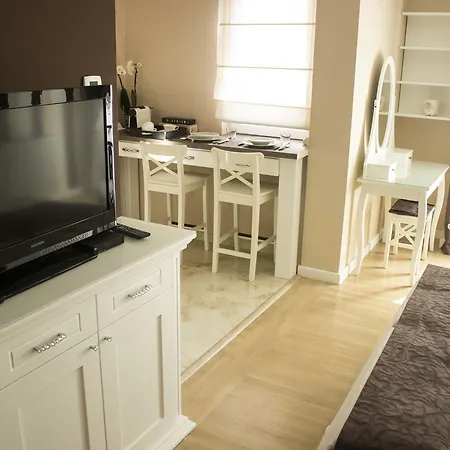 Lux New White Novi Sad